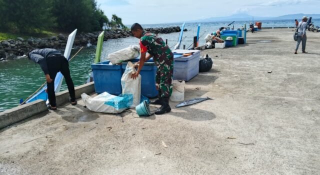 Babinsa Serda M. Imron Turun Langsung Bantu Nelayan, Wujudkan Kepedulian di Gampong Baro