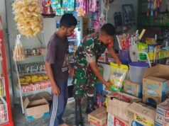 Pantau Kebutuhan Pokok, Babinsa Jaboi Jaga Stabilitas Pasokan di Wilayah