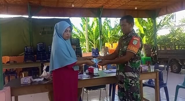 Pantau Penyaluran Bantuan Subsidi Listrik dan Gas, Babinsa Paya Pastikan Tepat Sasaran