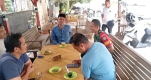Jalin Komsos di Gampong Aneuk Laot, Babinsa Sampaikan Pesan Damai Rangka Peringatan Hari Damai Aceh ke-21
