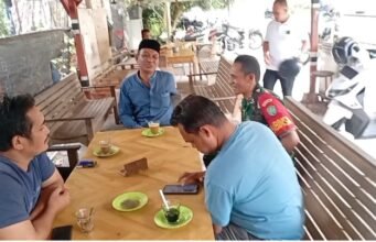 Jalin Komsos di Gampong Aneuk Laot, Babinsa Sampaikan Pesan Damai Rangka Peringatan Hari Damai Aceh ke-21