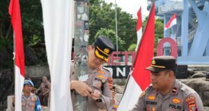 Polres Sabang Pasang Bendera Merah Putih di Kilometer Nol, Sambut HUT RI ke-81