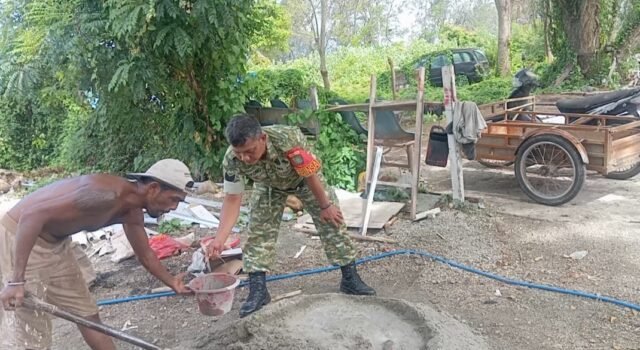 Kepedulian Tanpa Jarak, Babinsa Cot Abeuk Bantu Pekerjaan Warga Binaan
