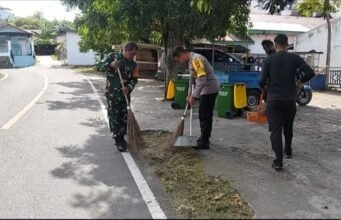 Bersihkan Lingkungan Bersama Warga, Babinsa Kuta Timu dan Bhabinkamtibmas Dukung Kebersihan Lingkungan Wilayah Binaan