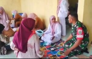 Dukung Kesehatan Ibu dan Anak, Babinsa Krueng Raya Dampingi Kegiatan Posyandu