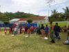 Meriahkan Kemerdekaan, Babinsa Sertu Darwis Pantau Lomba Balap Karung di Lapangan Jurong Kebun Merica