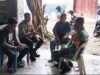 Babinsa Kuta Timu dan Babinkamtibmas Jalin Silaturahmi Lewat Komsos, Pastikan Situasi Wilayah Aman Kondusif