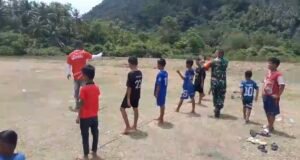 Isi Kemerdekaan dengan Semangat Kebahagiaan, Babinsa Keuneukai & Warga Gelar Perlombaan 17-an