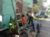 Babinsa Balohan Turun Langsung Bantu Rehab Rumah Warga, Wujud Kepedulian TNI di Tengah Masyarakat