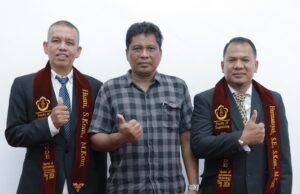 Husni Abda dan Hermansyah, Tim Puskom Umuslim Raih Gelar Magister Komputer