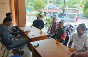 Babinsa Paya Seunara Komsos Bersama Perangkat Gampong, Pantau Situasi & Perkuat Silaturahmi Wilayah