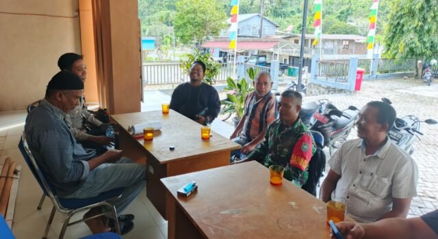 Babinsa Paya Seunara Komsos Bersama Perangkat Gampong, Pantau Situasi & Perkuat Silaturahmi Wilayah