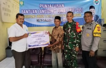 Babinsa dan Aparatur Gampong Bersinergi, BLT-DD Tahap VIII Disalurkan kepada Warga Aneuk Laot