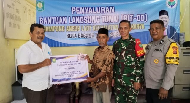 Babinsa dan Aparatur Gampong Bersinergi, BLT-DD Tahap VIII Disalurkan kepada Warga Aneuk Laot