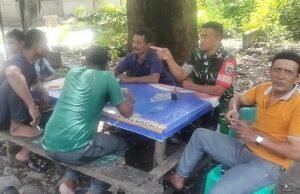 Babinsa Krueng Raya Jalin Silaturahmi Lewat Komsos, Pererat Kerukunan dan Jaga Keamanan Lingkungan