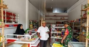 Babinsa Batee Shoek Pantau Harga Sembako, Pastikan Kebutuhan Pokok Masyarakat Tetap Terjangkau