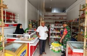 Babinsa Batee Shoek Pantau Harga Sembako, Pastikan Kebutuhan Pokok Masyarakat Tetap Terjangkau