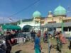Babinsa Balohan Gotong Royong Bersama Warga, Siapkan Tempat Pelaksanaan Maulid Nabi Muhammad SAW