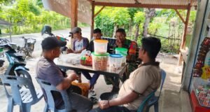 Babinsa Komsos dengan Warga, Bahas Kondisi Wilayah di Tengah Musim Kemarau