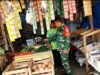 Babinsa Kuta Barat Cek Harga dan Stok Cabai, Pastikan Ketersediaan Bahan Pokok di Wilayah Binaan
