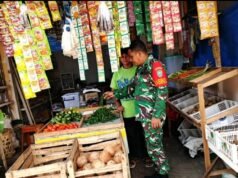 Babinsa Kuta Barat Cek Harga dan Stok Cabai, Pastikan Ketersediaan Bahan Pokok di Wilayah Binaan