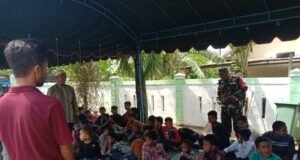 Sinergi TNI–Masyarakat: Babinsa Pantau dan Dukung Kelancaran Maulid Nabi Besar Muhammad SAW di Balohan