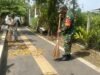Babinsa Kuta Timu Turun Langsung Bantu Petugas Kebersihan Jaga Kebersihan Lingkungan Wilayah Binaan