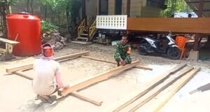 Babinsa Gampong Paya Bantu Pembangunan Balai Pengajian Darul Amanah yang Semakin Diminati Warga
