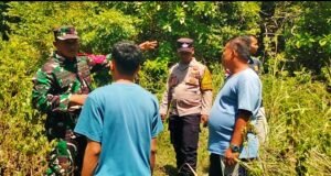 Babinsa Krueng Raya Bersama Bhabinkamtibmas Komsos dengan Warga, Gencar Cegah Karhutla