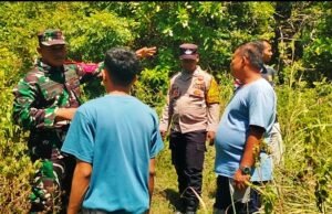 Babinsa Krueng Raya Bersama Bhabinkamtibmas Komsos dengan Warga, Gencar Cegah Karhutla