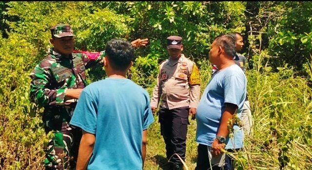 Babinsa Krueng Raya Bersama Bhabinkamtibmas Komsos dengan Warga, Gencar Cegah Karhutla
