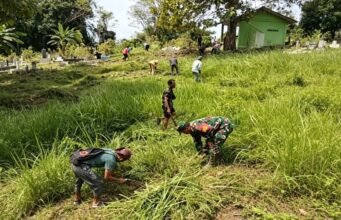 Jaga Kebersihan Tempat Pemakaman Umum, Babinsa, Bhabinkamtibmas & Warga Gotong Royong di Kuta Timu