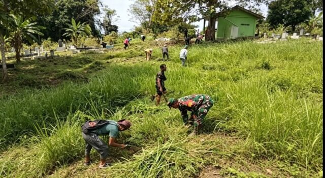 Jaga Kebersihan Tempat Pemakaman Umum, Babinsa, Bhabinkamtibmas & Warga Gotong Royong di Kuta Timu