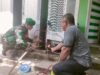 Perbaiki Kulkas Warga, Babinsa Kuta Ateuh Bantu Selalu Hadir Membantu Masyarakat