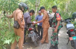 Babinsa Jaboi Dampingi Survei Lahan Pertanian, Pastikan Penyaluran Bibit Cengkeh & Nilam Tepat Sasaran