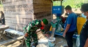 Tinjau Mesin Penggiling Padi BUMDes, Babinsa Batee Shoek Pastikan Berjalan Optimal Bantu Petani