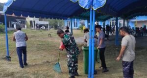 Babinsa Iboih Gotong Royong Bersihkan Lingkungan, Eratkan Silaturahmi & Kerukunan Warga