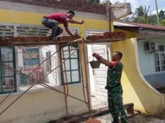 Ringankan Beban Warga, Babinsa Cot Abeuk Bantu Rehabilitasi Rumah Warga