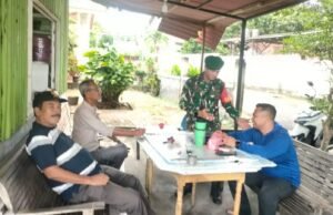 Pererat Sinergi Keamanan, Babinsa Kuta Ateuh Gelar Komsos Bersama Tokoh Masyarakat