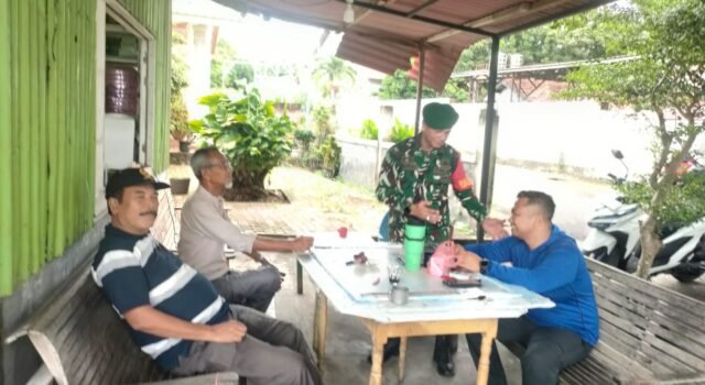 Pererat Sinergi Keamanan, Babinsa Kuta Ateuh Gelar Komsos Bersama Tokoh Masyarakat