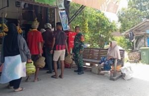 Pantau Penyaluran Gas Elpiji 3 Kg, Babinsa Cot Abeuk Pastikan Tepat Sasaran & Lancar