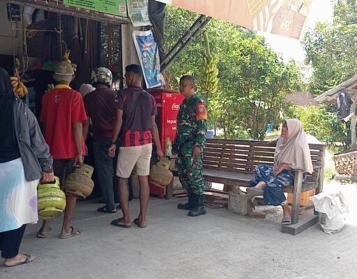 Pantau Penyaluran Gas Elpiji 3 Kg, Babinsa Cot Abeuk Pastikan Tepat Sasaran & Lancar