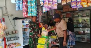 Pantau Harga & Ketersediaan, Babinsa Jaboi Pastikan Pasar Pokok Tetap Stabil