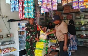 Pantau Harga & Ketersediaan, Babinsa Jaboi Pastikan Pasar Pokok Tetap Stabil