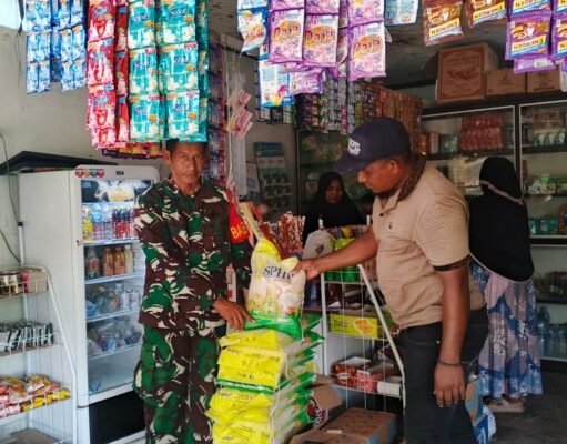 Pantau Harga & Ketersediaan, Babinsa Jaboi Pastikan Pasar Pokok Tetap Stabil
