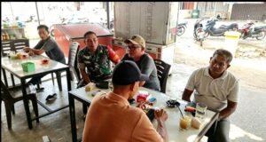 Babinsa Kuta Barat Perkuat Silaturahmi dan Komunikasi dengan Warga