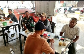 Babinsa Kuta Barat Perkuat Silaturahmi dan Komunikasi dengan Warga