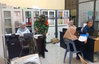 Babinsa Batee Shoek Lakukan Pemutakhiran Data, Pastikan Informasi Akurat dan Koordinasi Lancar