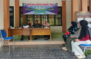 Pantau Penyaluran BLT-DD, Babinsa Paya Seunara Pastikan Bantuan Tepat Guna & Membantu Warga