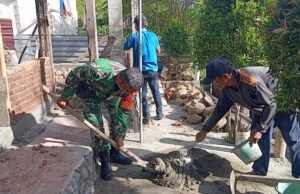 Babinsa Cot Abeuk Bantu Bangun Rumah Warga, Pererat Kebersamaan TNI‑Rakyat